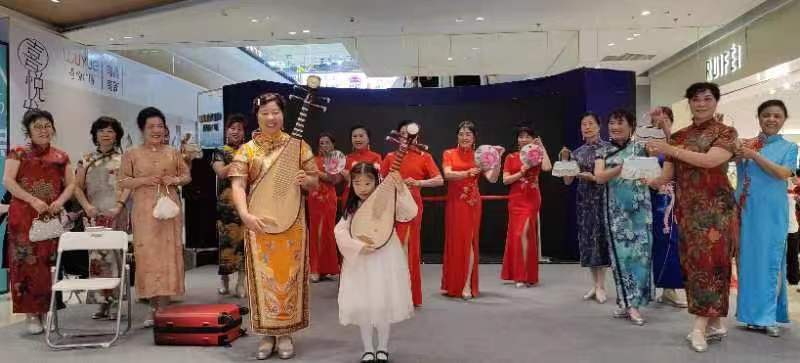 �����ϲ��tɫ�Ļ�����(li��n)�˄�ģ�������v������(d��ng)