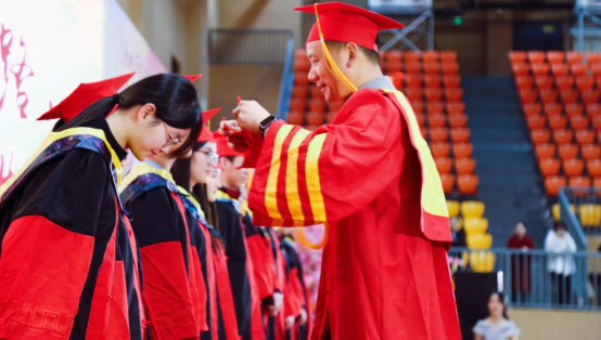 ��ʮ�˶�־������ʼ�С�2024�����ЌW(xu��)ǧ�˿�Խ�����˶Y��