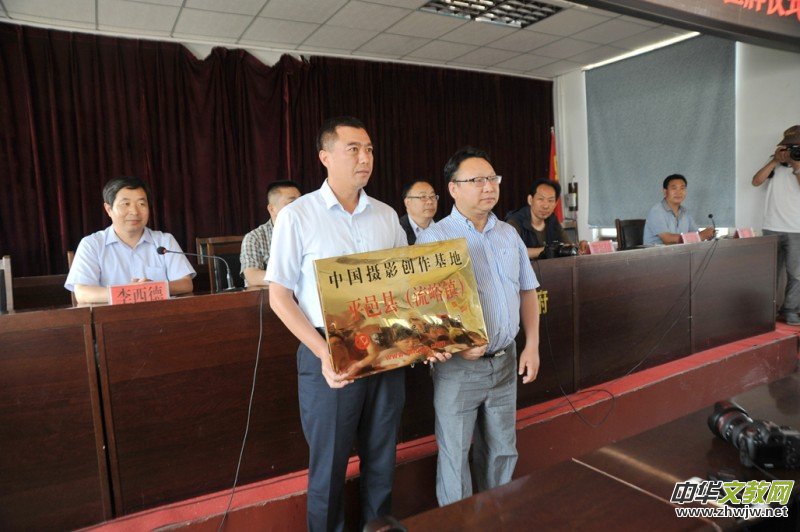 ���ɻ��� ƽ�ؽ���-�����zӰ�����M(j��n)ɽ�|ƽ��