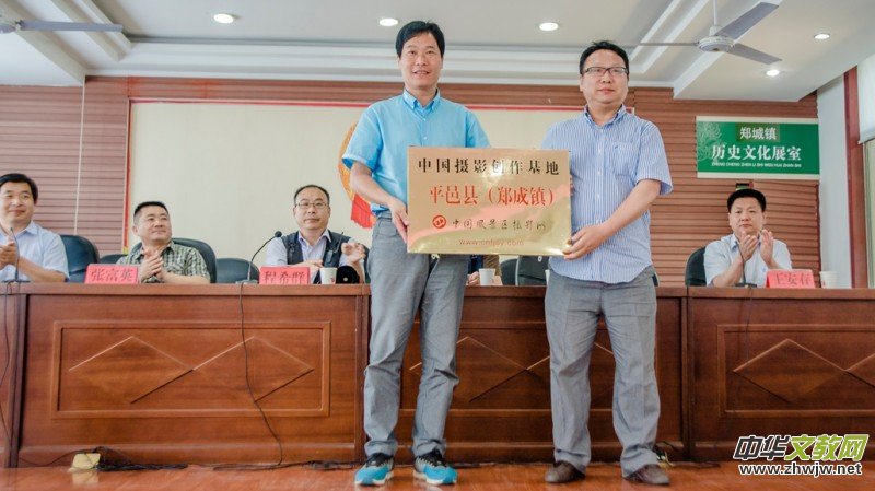 ���ɻ��� ƽ�ؽ���-�����zӰ�����M(j��n)ɽ�|ƽ��