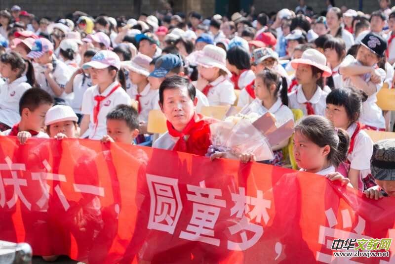 �ϲ��Ǳ��W(xu��)У�e�k���g��(l��)���� ��һ��ͯ��(ji��)�����(d��ng)