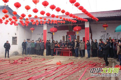 ����̫��:��Ԫ�������ϼ��L(f��ng)�����L