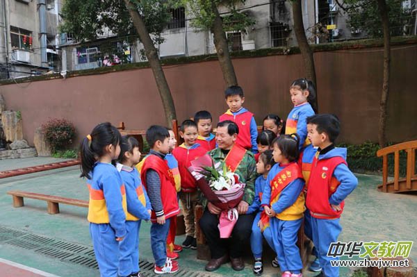 �ϲ��е���ģ����ʥ�ߡ��W(xu��)���h�������� �e�O���f������