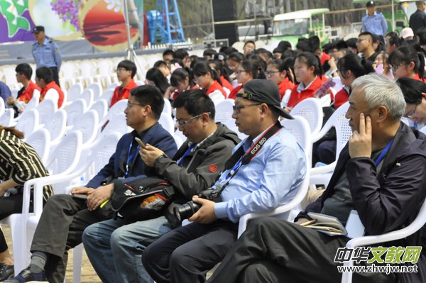 �Ի���ý�����󿯹������u����Ԓ�Ļ��d�(zh��n)