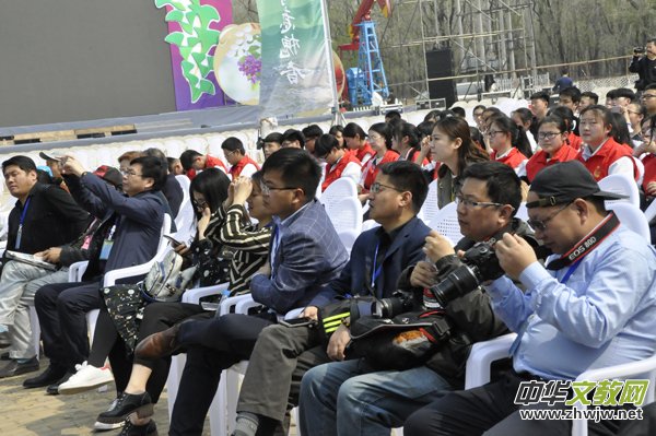 �Ի���ý�����󿯹������u����Ԓ�Ļ��d�(zh��n)