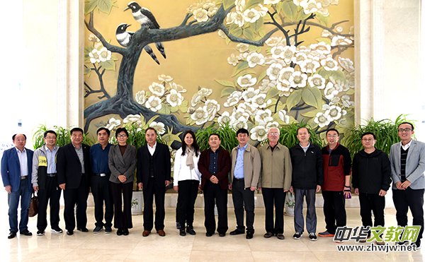 �����҈�(b��o)����������Ӣ����l(xi��ng)ɽ�|�(y��ng)�ž�ٛ(z��ng)�ČW(xu��)����