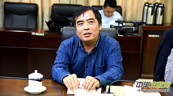 �����҈�(b��o)����������Ӣ����l(xi��ng)ɽ�|�(y��ng)�ž�ٛ(z��ng)�ČW(xu��)����