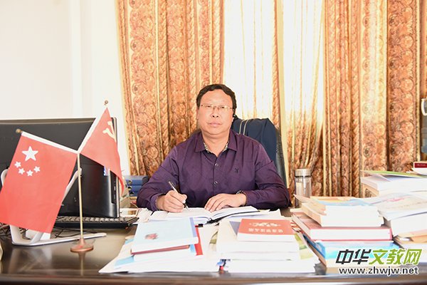 ע�،W(xu��)�����L(zh��ng) ��(chu��ng)����ɫ�W(xu��)У