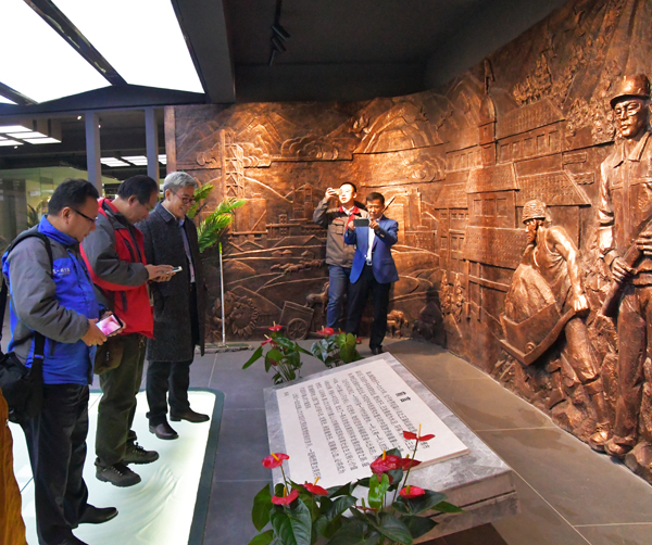 ɽ�|��ɽ���F(tu��n)42��ĸ(chu��ng)�°l(f��)չ֮·