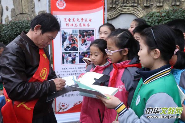 �����ϲ��]��·С�W(xu��)�������F(tu��n)�e�k���Ї����˷�ʥ�ߡ����M(j��n)���E����