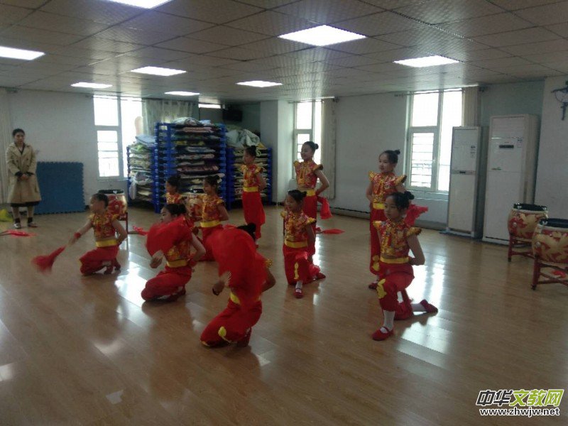 �l(f��)չ�е������Ļ�ˇ�g�WУ