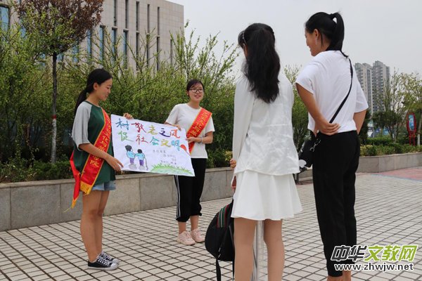 �ĳǴ�W(xu��)�vʷ�Ļ��c���ΌW(xu��)Ժ�e�k ���侴��֮�L(f��ng) �����(hu��)���������(d��ng)