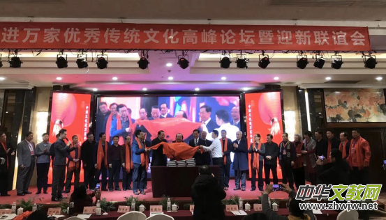 �Ї��Ļ��M(j��n)�f�҃�(y��u)����y(t��ng)�Ļ��߷�Փ���͕�����ƷƷ�u(p��ng)չ�ڱ����e��