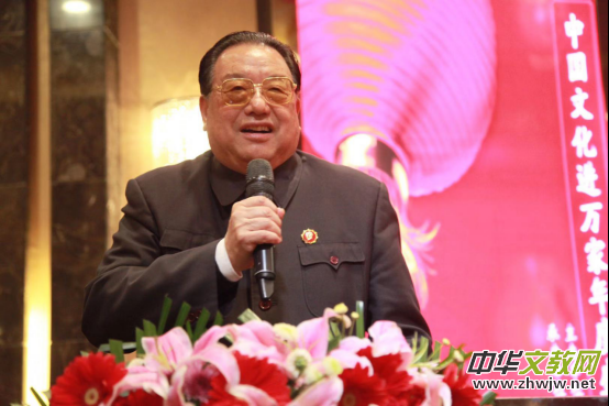 �Ї��Ļ��M(j��n)�f�҃�(y��u)����y(t��ng)�Ļ��߷�Փ���͕�����ƷƷ�u(p��ng)չ�ڱ����e��