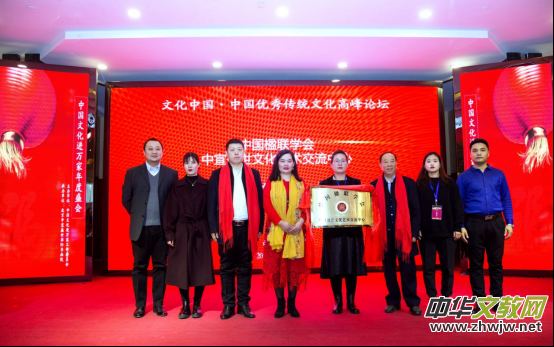 �Ї��Ļ��M(j��n)�f�҃�(y��u)����y(t��ng)�Ļ��߷�Փ���͕�����ƷƷ�u(p��ng)չ�ڱ����e��