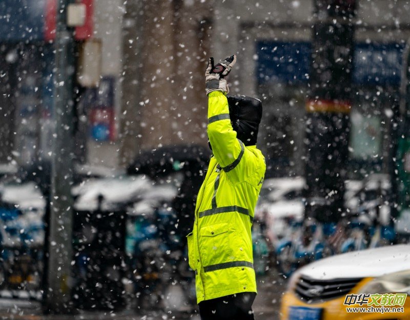 �L(f��ng)ѩ�еĈ�(ji��n)�ء�����־�ɳ� �������ו����zӰչ��Ʒ�x��