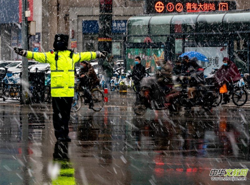 �L(f��ng)ѩ�еĈ�(ji��n)�ء�����־�ɳ� �������ו����zӰչ��Ʒ�x��