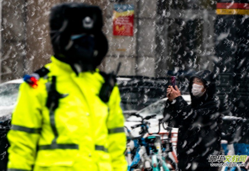 �L(f��ng)ѩ�еĈ�(ji��n)�ء�����־�ɳ� �������ו����zӰչ��Ʒ�x��