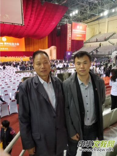 ���_У�ї�S��С�f��Ʒ�\��