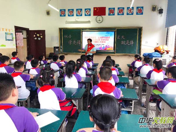 �ϲ������W(xu��)У�������F(tu��n)С�W(xu��)����Ո�ϲ��е���ģ����ʥ�ߵ�У���f�����ˡ���������