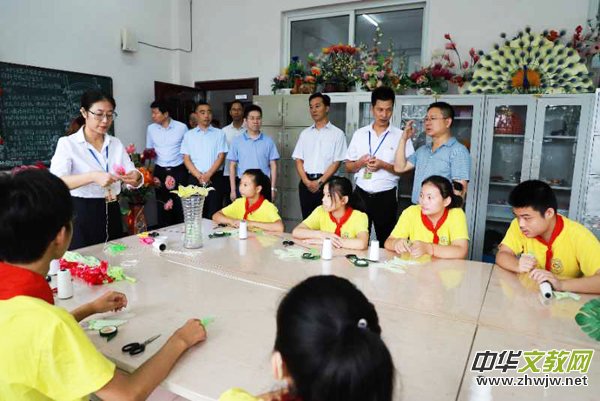 ����ʡ�������ί��ӛ��ƽ�����L��־Ȫ������У�{(di��o)��