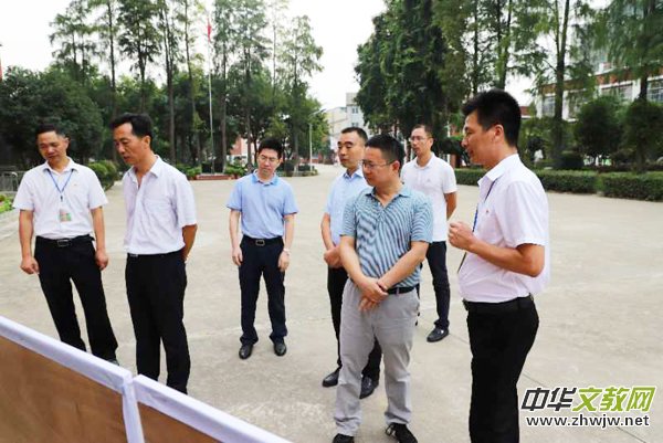 ����ʡ�������ί��ӛ��ƽ�����L��־Ȫ������У�{(di��o)��