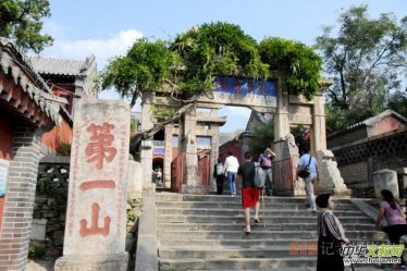 Ц��Ԋ��: һ��ɽ������