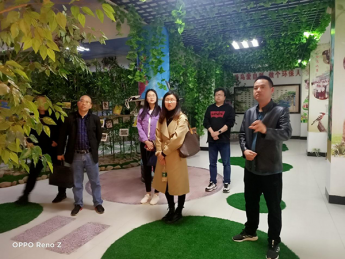 ����ʡ��ɽ�пƅf(xi��)��ϯ������һ�е����(y��ng)�(zh��n)С�W(xu��)���L�{(di��o)��