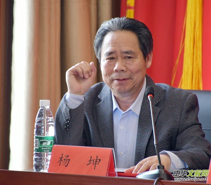 �Ї���ˇ���ҡ�Ʒ�x�����M۶  �Ÿ��f��ʯ�(zh��n)�����L(f��ng)ϵ�л��(d��ng)�e�k