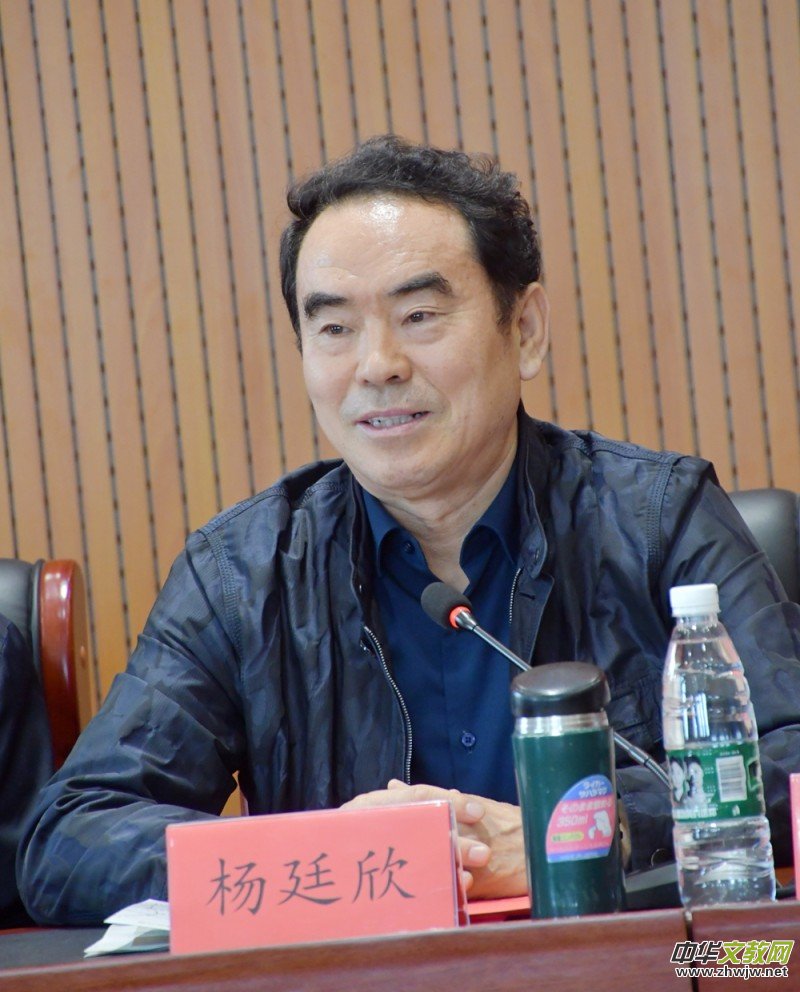 �Ї���ˇ���ҡ�Ʒ�x�����M۶  �Ÿ��f��ʯ�(zh��n)�����L(f��ng)ϵ�л��(d��ng)�e�k