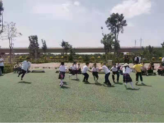 ��ؓ(f��)�Õr(sh��)�⣬�ЌW(xu��)�����L(zh��ng)����ɽ���������ø��^(q��)����(l��)С�W(xu��)̤��֮��