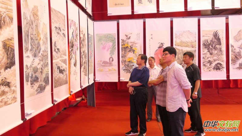 �μ��f��Сɽ���e�kȫ�����Ļ���(sh��)��(hu��)չ