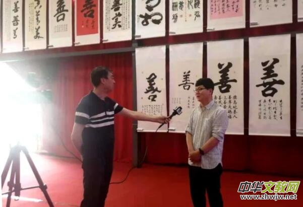 �μ��f��Сɽ���e�kȫ�����Ļ���(sh��)��(hu��)չ