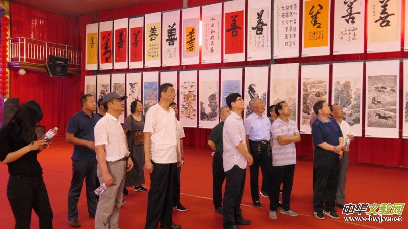 �μ��f��Сɽ���e�kȫ�����Ļ���(sh��)��(hu��)չ