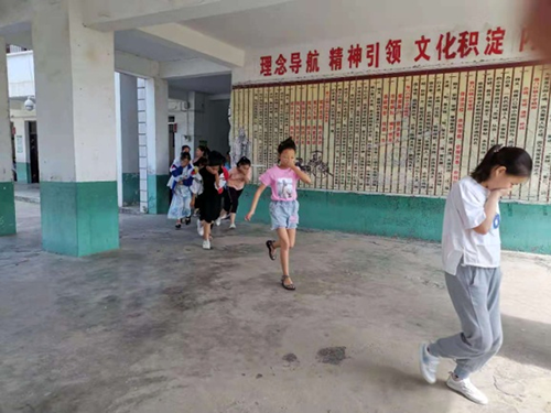 ��ɽ�����T���(zh��n)С�W(xu��)�_չ������ȫ��(y��ng)����ɢ�ݾ�