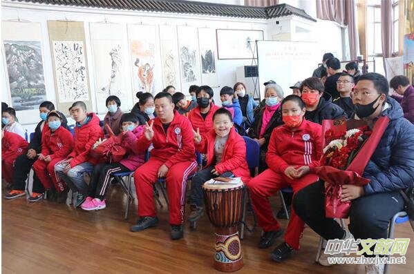 ��ɽ�д����P�˕�(sh��)Ժ�e�аѐ�(��i)���ؼҹ����(��i)�ĕ�(sh��)��(hu��)���(d��ng)