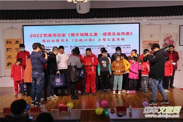 ��ɽ�д����P�˕�(sh��)Ժ�e�аѐ�(��i)���ؼҹ����(��i)�ĕ�(sh��)��(hu��)���(d��ng)