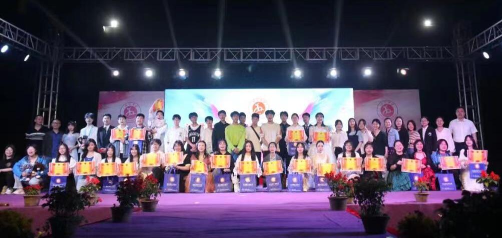 ϲӭ��ʮ���ഺ�T�A��һһ����ʡ�G�T��ɳ���ЌW��22��ƽ���w�迂�Qِ�_Ļ