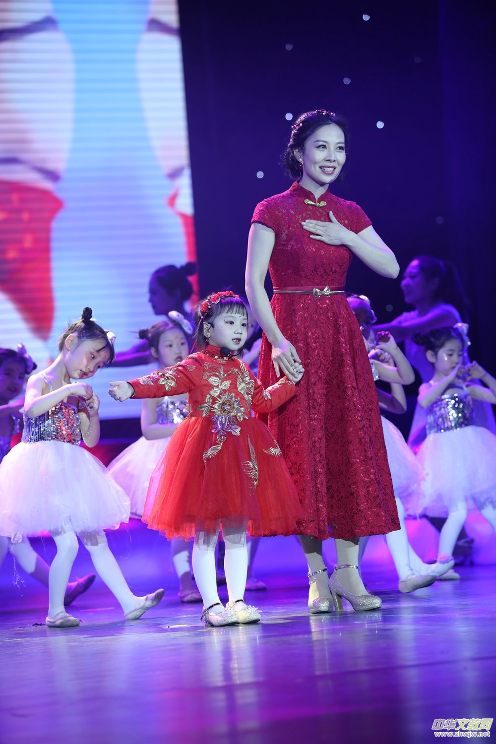 ����ͯ ����ǳ��󺣡�������ƽŮ���w�|���ݳ���ժ���ǵċ����؁�(l��i)�ˡ�