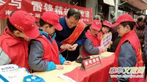 �ϲ��tɫ�Ļ�����(li��n)���_(k��i)չ �W(xu��)���h �c�����ˡ��F(tu��n)�����(d��ng)