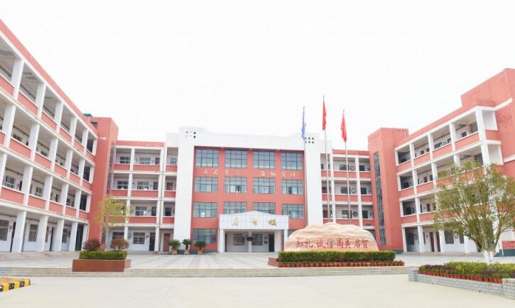 ��(chu��ng)��ˇ�g(sh��)��ɫ�W(xu��)У ���M(j��n)�W(xu��)���������L(zh��ng)