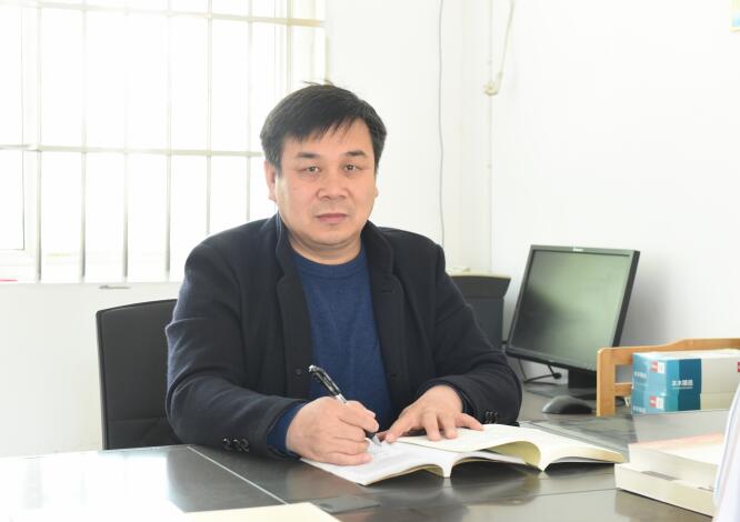 ��(chu��ng)����ɫ���� ��(g��u)�����CУ�@