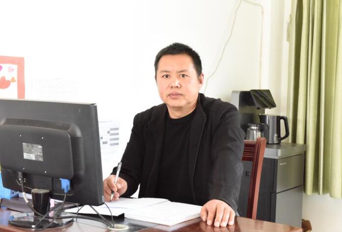 與時俱進重德育 注重實效創(chuàng)和諧 與時俱進重德育 注重實效創(chuàng)和諧