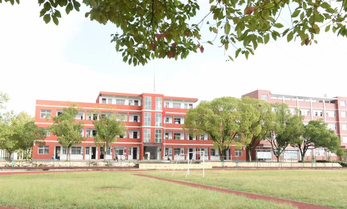 與時俱進重德育 注重實效創(chuàng)和諧 與時俱進重德育 注重實效創(chuàng)和諧