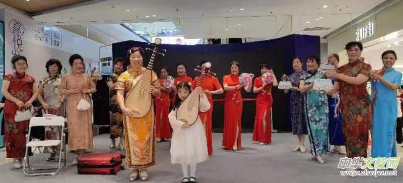 �����ϲ��tɫ�Ļ�����(li��n)�˄�ģ�������v������(d��ng)