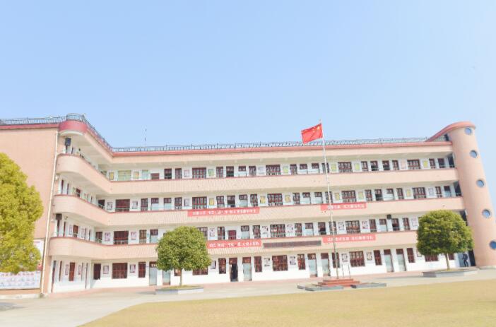 �ӏ�(qi��ng)�W(xu��)У���� ��(g��u)�����CУ�@