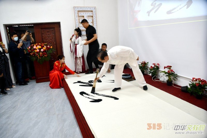 ���ĺ���� ��ī�����ǡ����������pϲ���ˇ�g(sh��)���Ć��Ӄxʽ�ڷ�ɽ�^(q��)�e��