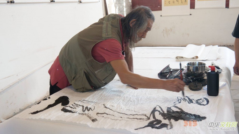 ���¾��^���q�¡���î�S�չ�(ji��)����������Ոչ�_Ļ�߬F(xi��n)�������W(w��ng)չ�[������Ľ��ƃxʽ�ھ��e��