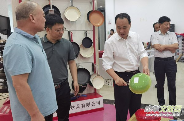 ƽ�ɽ�У���(sh��)�ֽ�(j��ng)��(j��)��Ů��� �a(ch��n)�I(y��)�l(f��)չ�����L(zh��ng)��