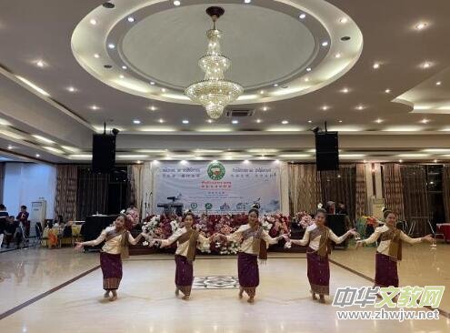 �ڰˌ��������ѹ�(ji��)�����������Ļ��l(f��)չ(li��n)�ˆ���(d��ng)�xʽ���ϓ����ķِ¡���e��